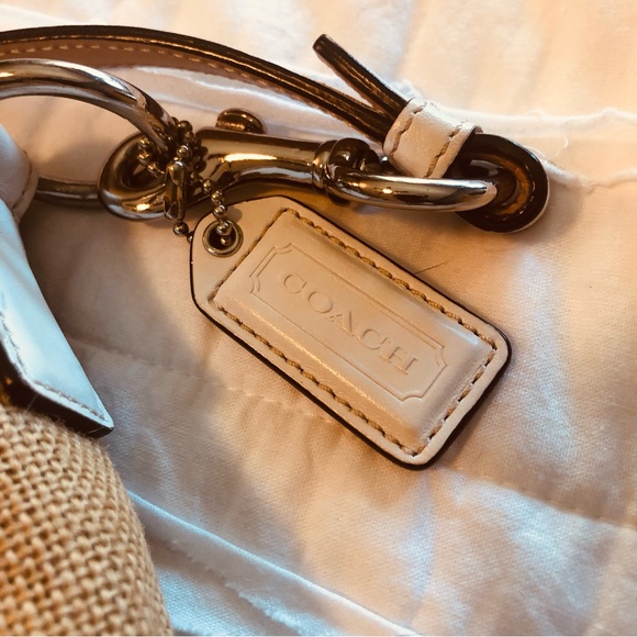 Small 🐝 Coach Handbag🐝 - Picture 4 of 8